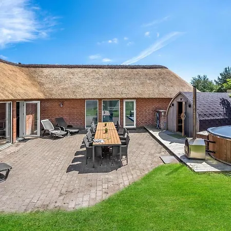 6 Bedroom Nice In Ringkobing